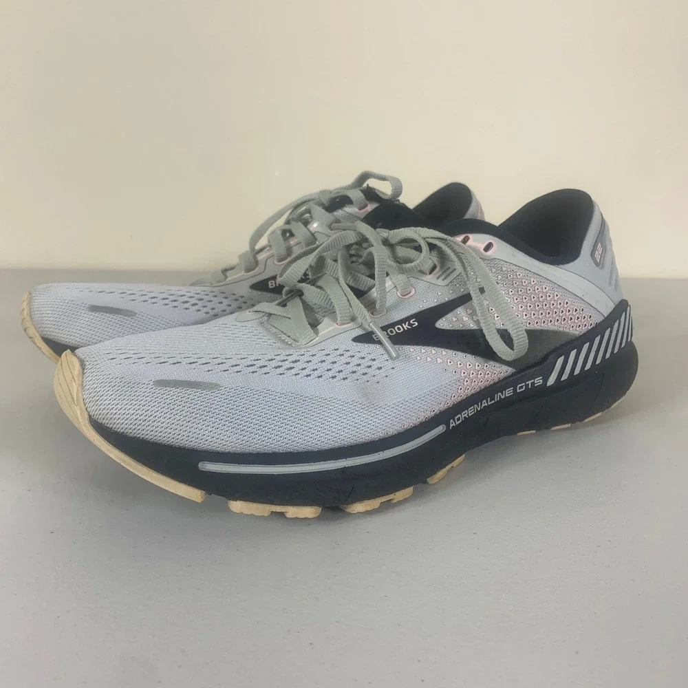 Brooks Adrenaline GTS 22 White and Black Athletic Shoes - Picture 2 of 12